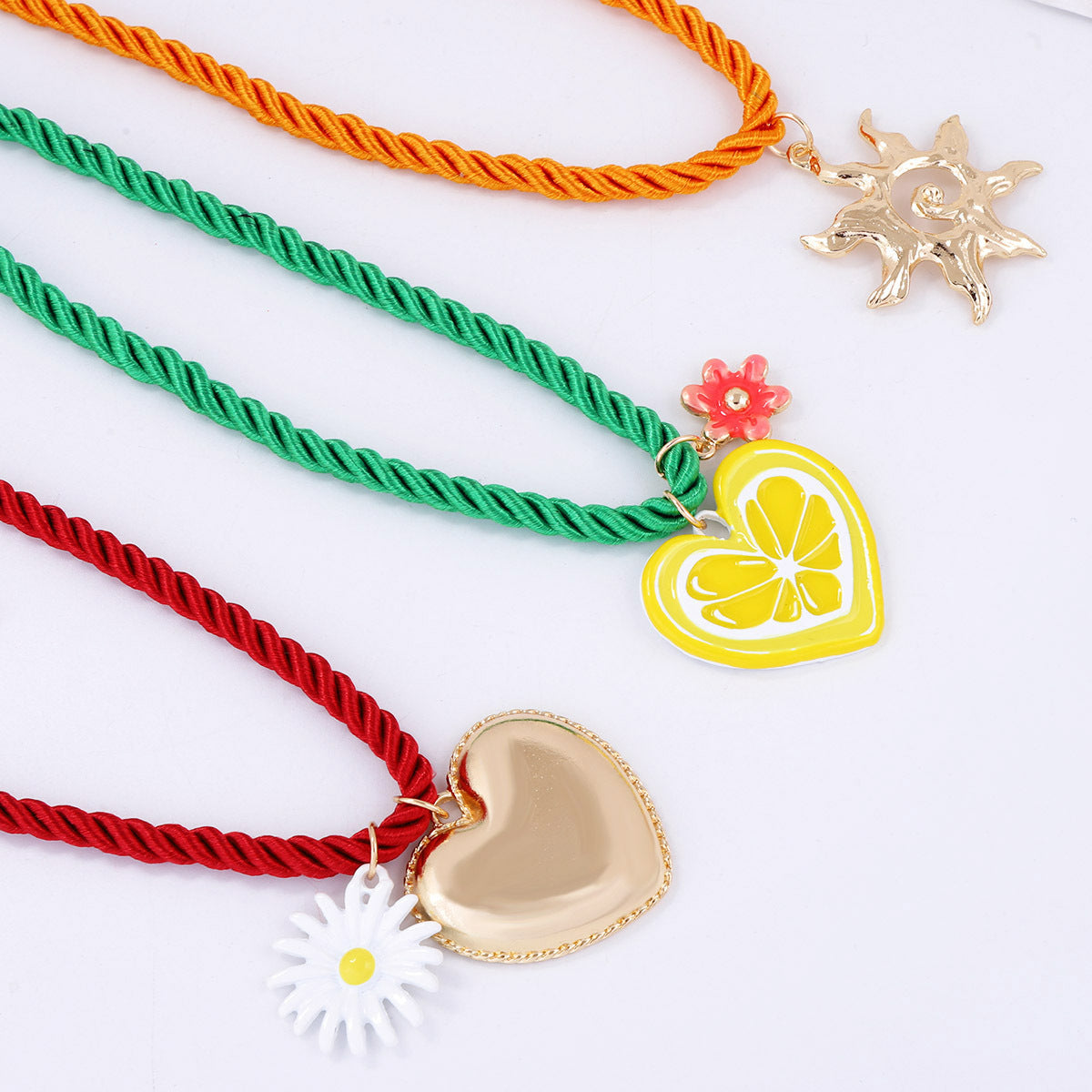 Charming Summer Multi-Layered Colorful Heart Pendant Necklace with Cute Flower Accents - Ideal for Casual Vacations and Stylish Outings
