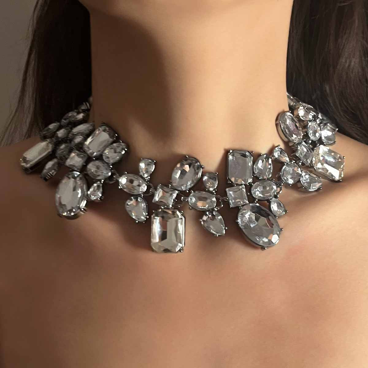 Stunning Irregular Geometric Rhinestone Choker Necklace – Luxurious, Statement-Making Crystal Accessory Perfect for Elegant Parties & Versatile Everyday Wear