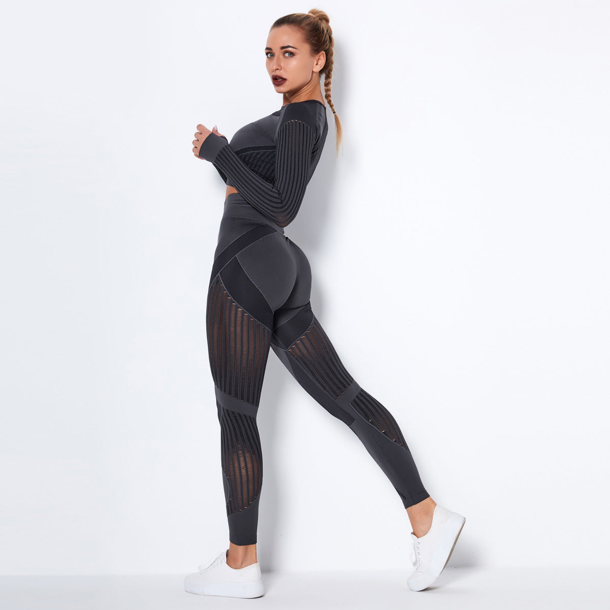 Seamless Breathable Yoga Long Sleeve Set Moisture Wicking Women's Yoga Apparel for Fitness Running and Workouts