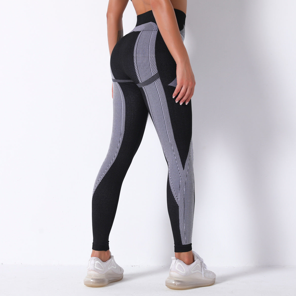 selling Seamless Knitted Yoga Pants Breathable and Moisture Wicking Athletic Leggings for Running and Fitness