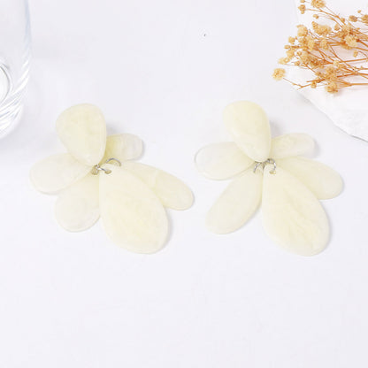 Chic and Elegant Irregular Geometric White Resin Drop Earrings for Women – Lightweight, Luxurious Style Perfect for Any Occasion