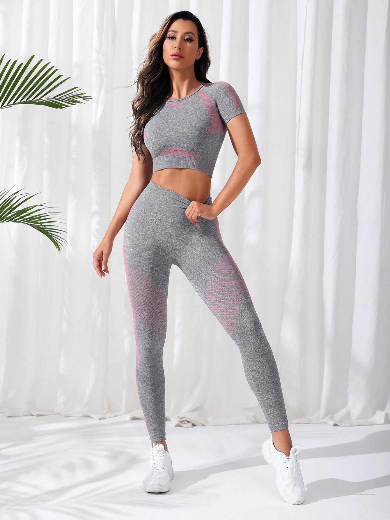 Quality Women's Yoga Set 2 Piece Activewear Outfit with Long Sleeve Top and Pants for Fashionable Comfort During Workouts