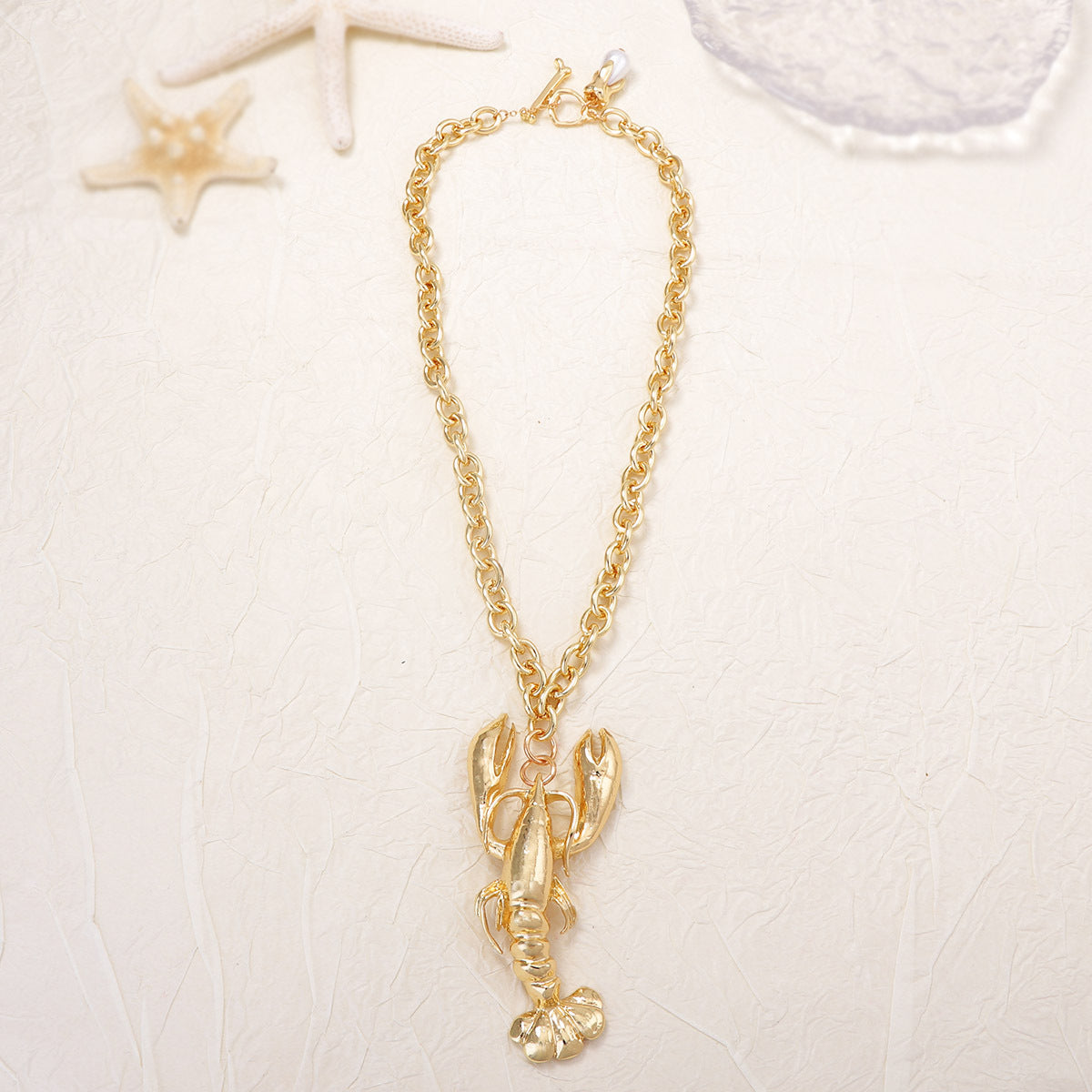 Chic Luxury Design Oversized Metal Lobster Pendant Necklace - Fashionable and Versatile Statement Jewelry for Women