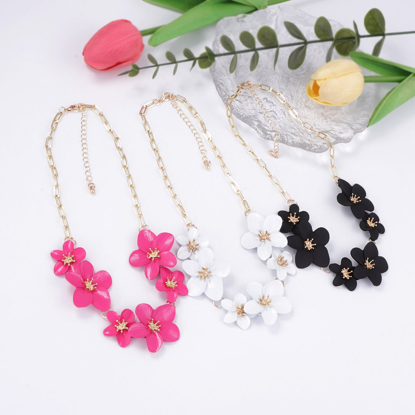 Exquisite Minimalist Alloy Flower Choker Necklace - Stylish and Versatile Bohemian Jewelry for Women