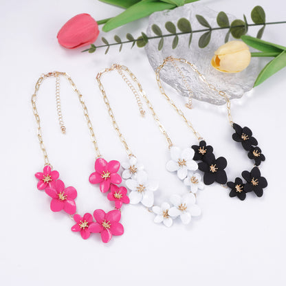 Exquisite Minimalist Alloy Flower Choker Necklace - Stylish and Versatile Bohemian Jewelry for Women