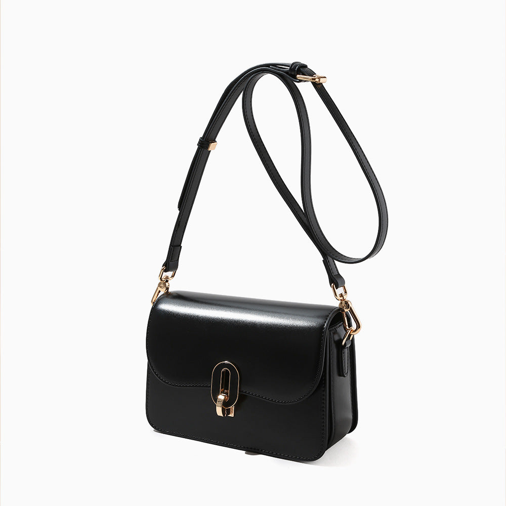 Chic Korean Style Envelope Bag for Women Versatile Underarm Handbag in Genuine Leather for Commuting and Everyday Use