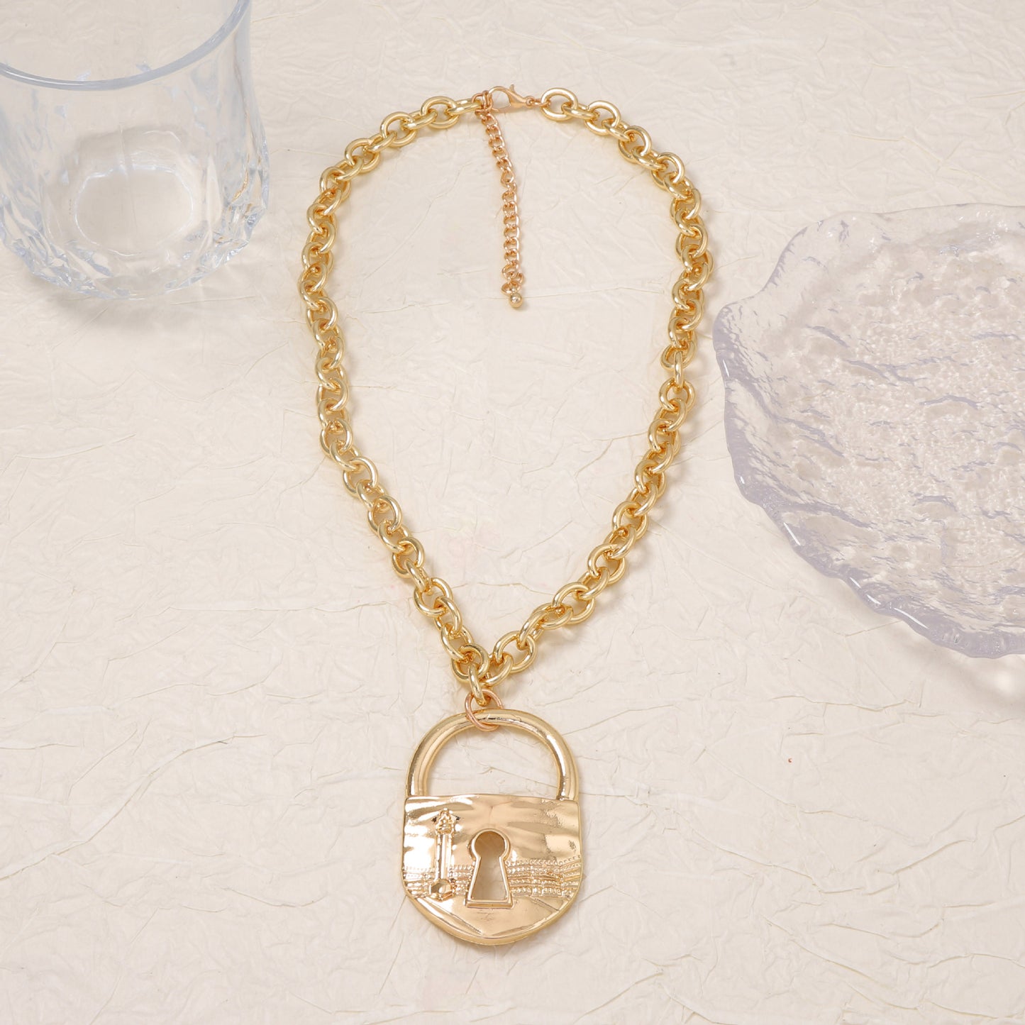 Chic Luxury Casual Minimalist Exaggerated Alloy Key Lock Pendant Chain Necklace – Elevate Your Style with Unique Fashion Statement Accessories