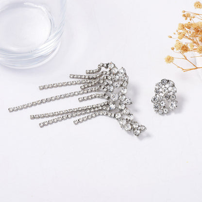 Chic and Elegant Asymmetrical Geometric Alloy Earrings with Glimmering Rhinestones – Unique Cold Aesthetic Style for Modern Women