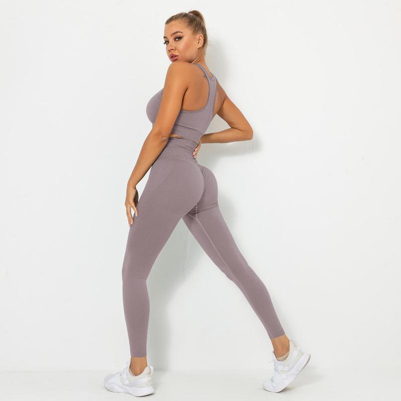 Seamless Solid Color Butt Lifting Peach Butt Sports Bra and Leggings Set for Yoga Running and Fitness Activities