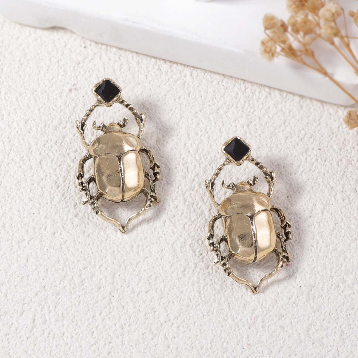 Stylish Vintage-Inspired Bold Alloy Beetle Earrings for Everyday Wear – Perfect for Commuting and Adding a Touch of Unique Charm to Any Outfit