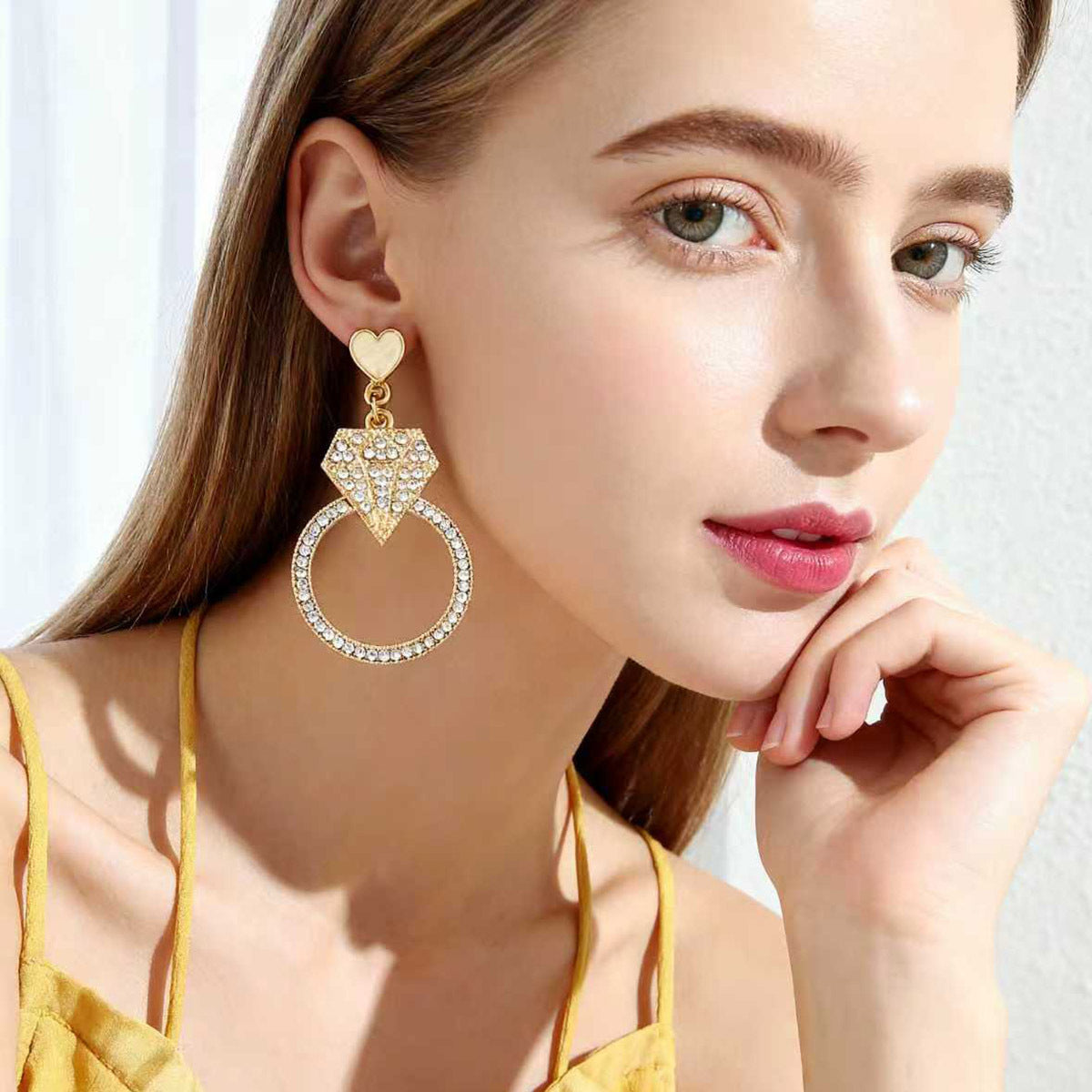Exquisite Minimalist Alloy Geometric Round Earrings Covered in Sparkling Diamonds – Luxurious Versatile Jewelry for Women
