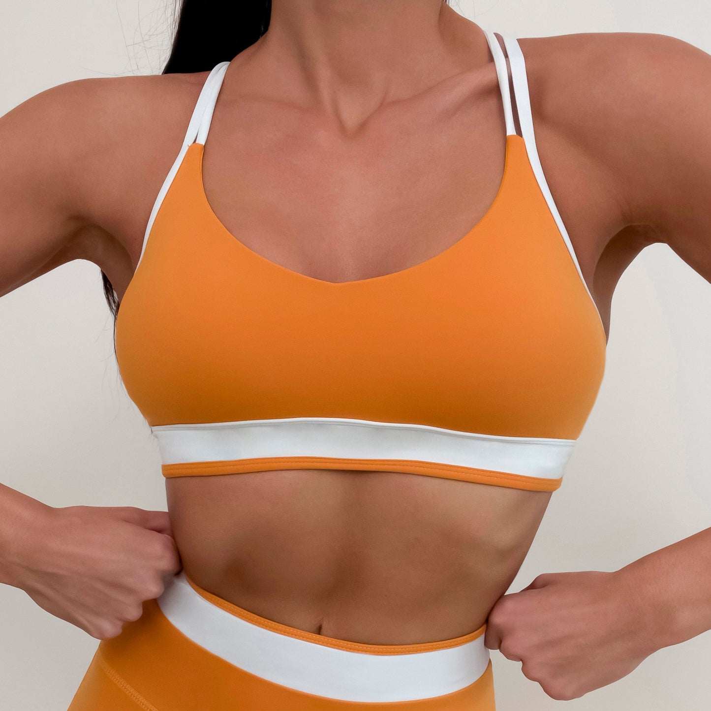 Color Blocked Cross Back Sports Bra and Leggings Set for Comfort in Fitness Running and Pilates