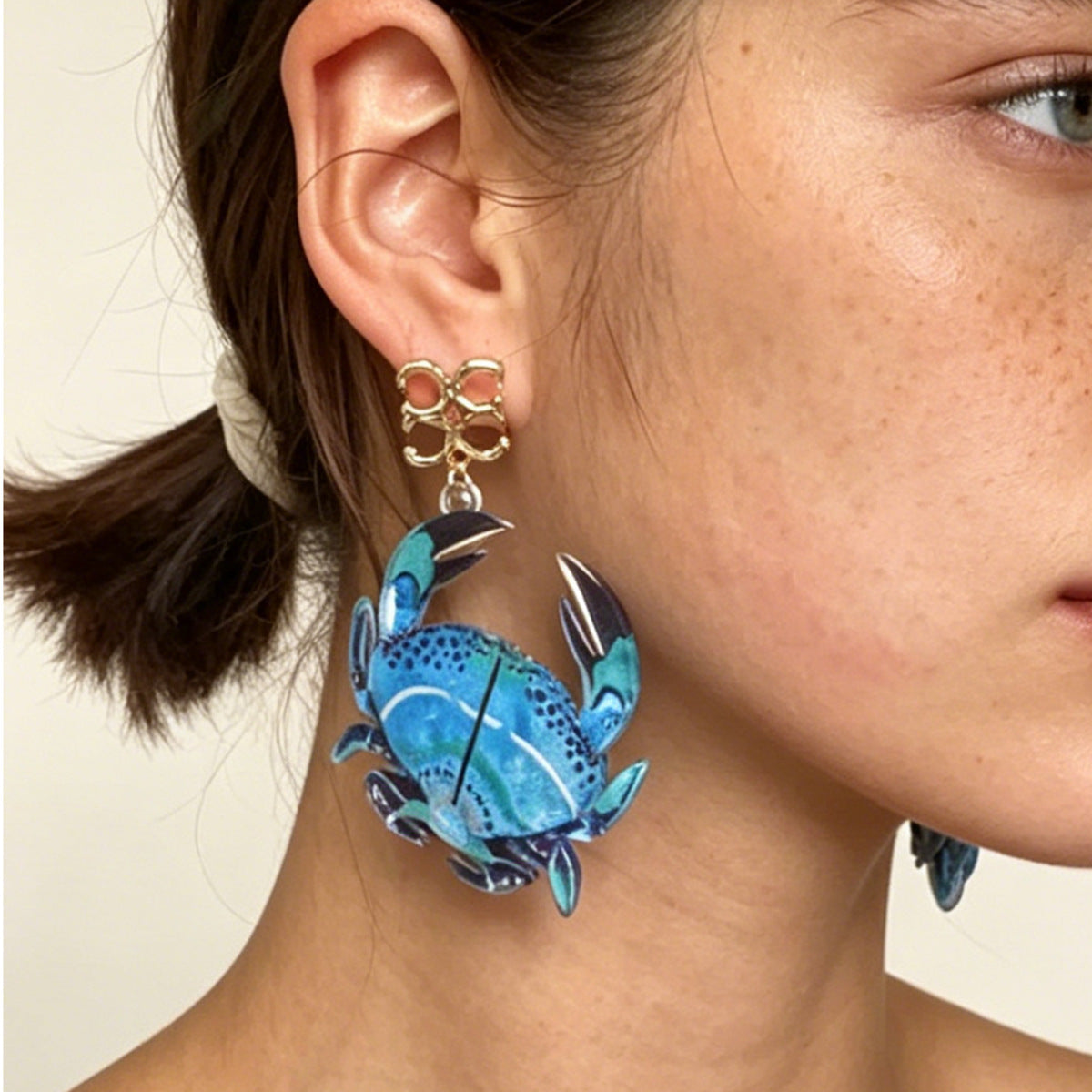 Chic Vacation-Inspired Acrylic Ocean Animal Dangle Earrings - Unique, Minimalist Design for Versatile Everyday Wear