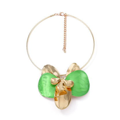 Bohemian Vintage Statement Metal Drop Oil Flower Pendant Necklace - Unique Casual Jewelry for Women