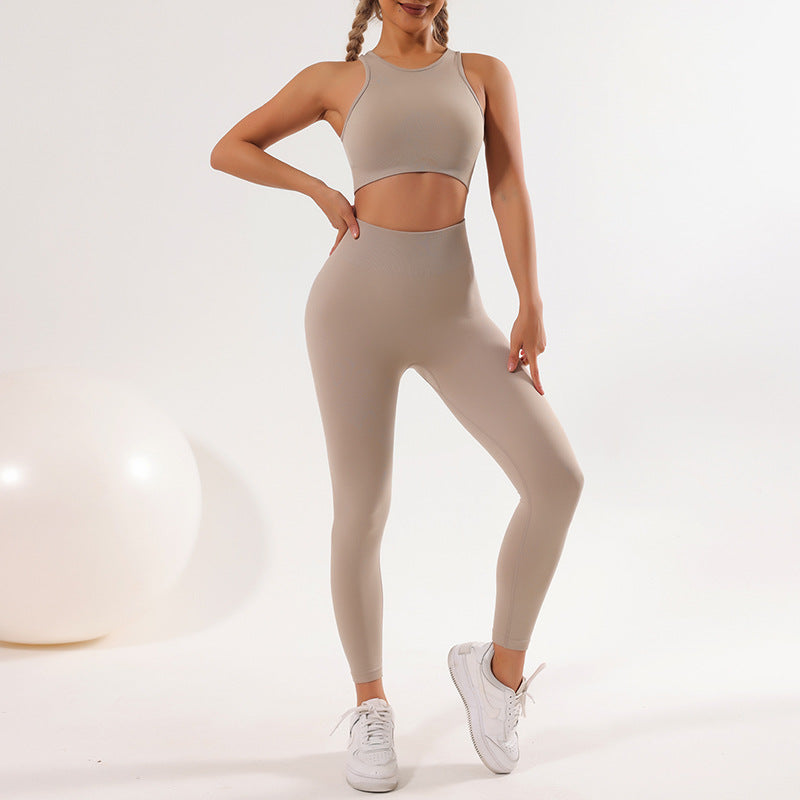 Quick Dry Seamless Yoga Set Shock Absorbing Fitness Tank Top and Butt Lifting Yoga Pants for Comfort and Performance