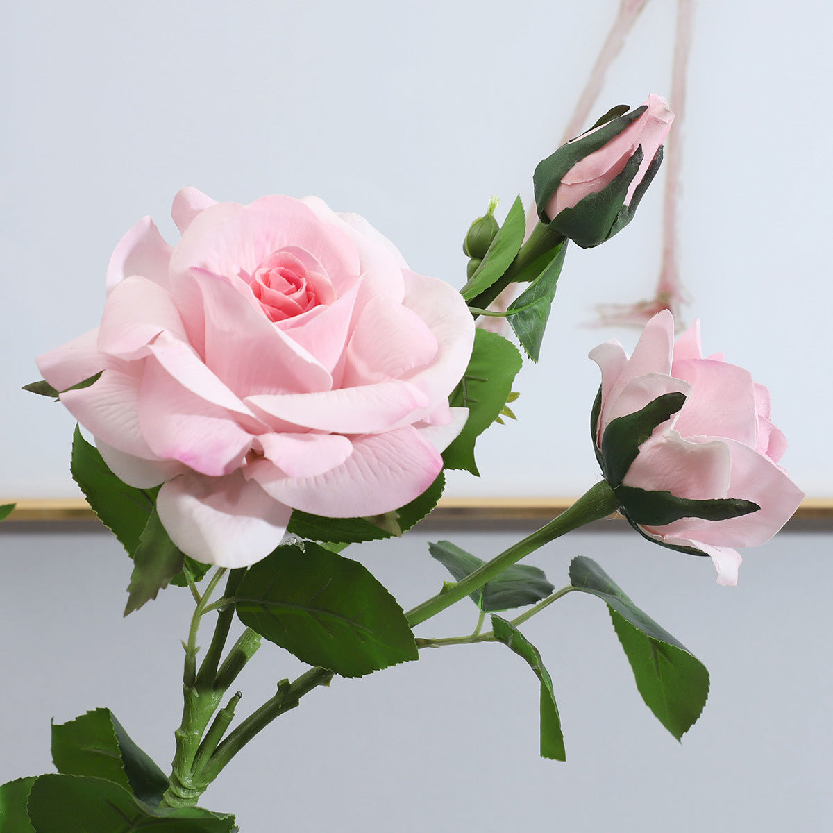 Elegant 3-Head Hypoallergenic Moisturizing Rose Flower Arrangement - Perfect Decor for Living Rooms, Photo Props & Home Accents