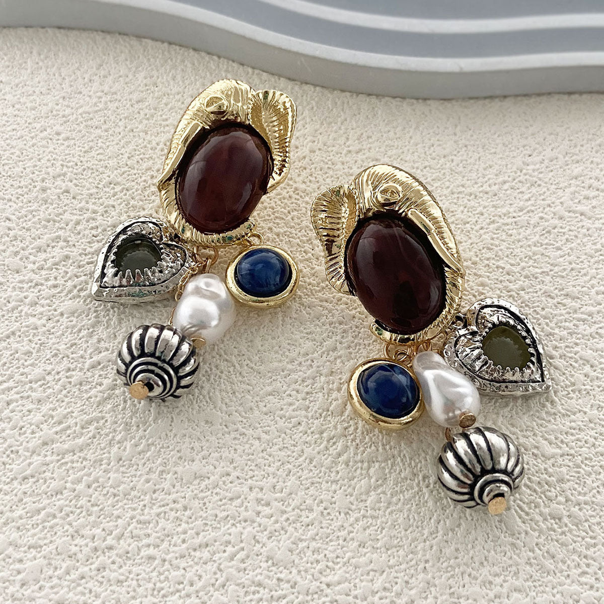 Stylish Vintage-Inspired High-End Animal Metal Pendant Earrings with Faux Pearl and Gemstone Accents – Unique and Versatile Statement Jewelry