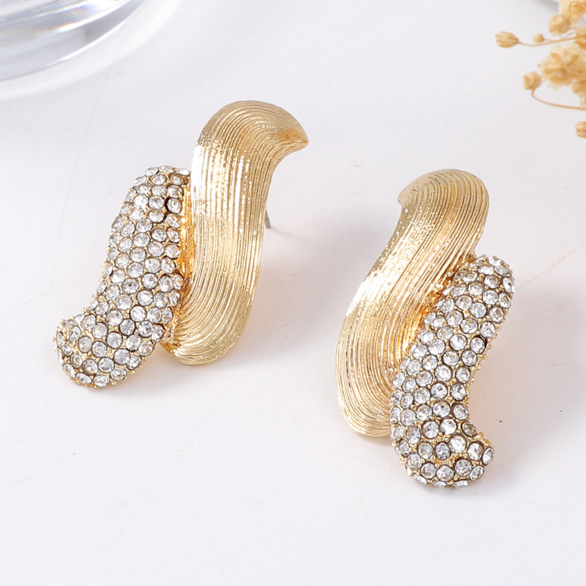 Chic Minimalist Luxury Twist Geometric 3D Alloy and Rhinestone Stud Earrings for Women - Effortless Elegance and Modern Design
