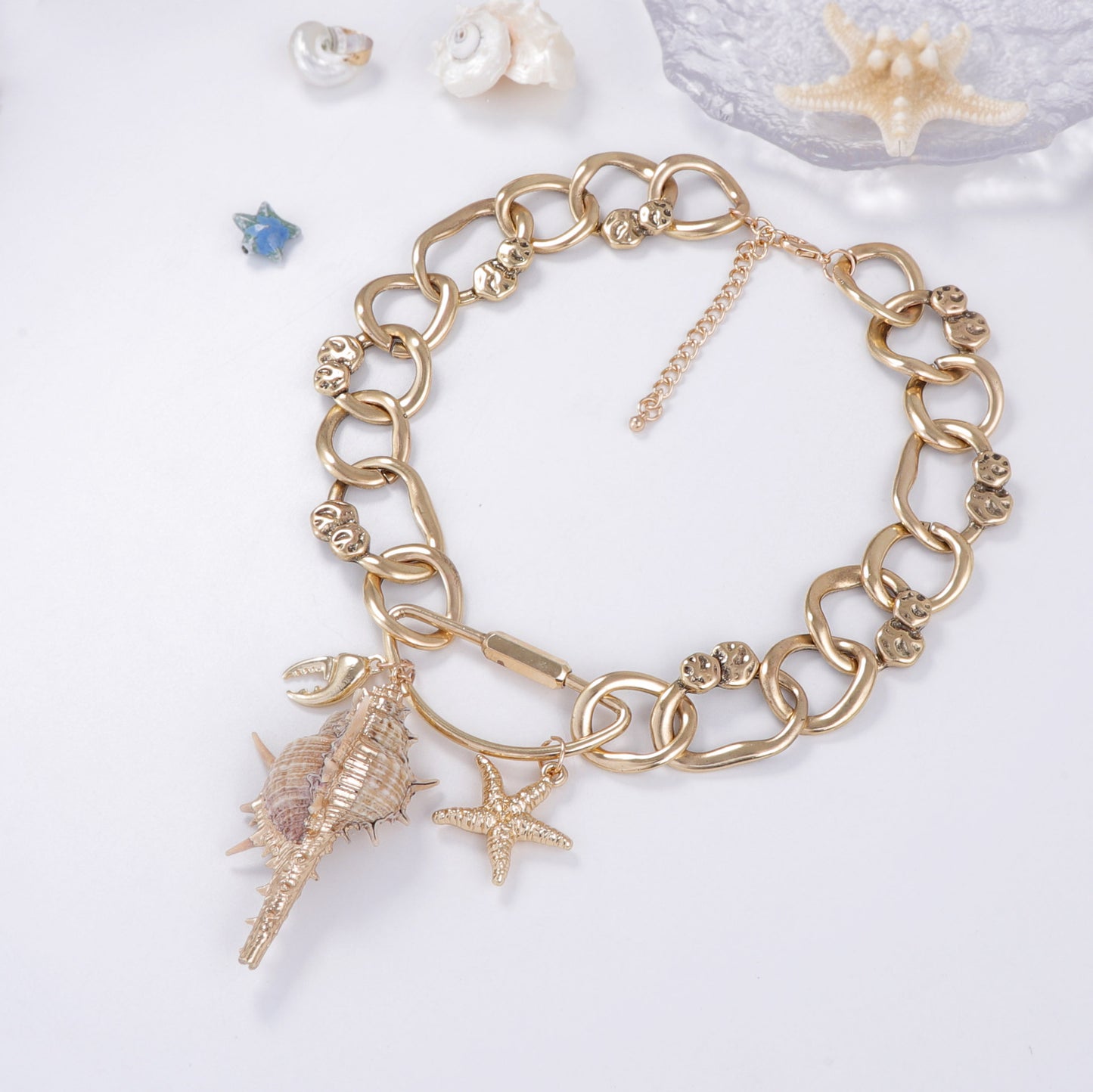 Stylish Ocean-Inspired Casual Resort Alloy Chain Seashell Pendant Necklace - Luxurious Women's Fashion Accessory for Effortless Elegance
