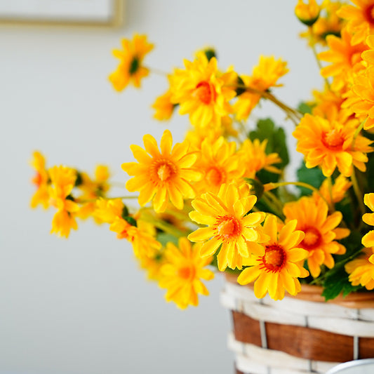 Realistic Artificial Daisy Bouquet - 15 Stem Faux Daisy Floral Arrangement for Home Decor, Photography Props, and Events