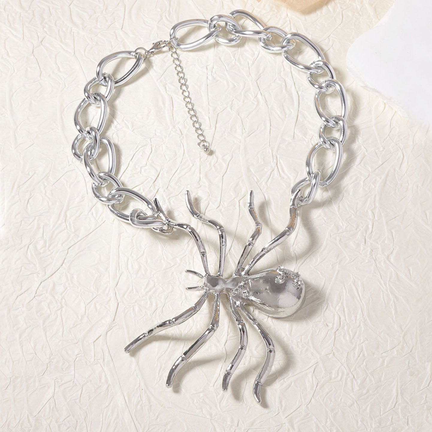 Bold and Unique Stylish Alloy Spider Pendant Chain Necklace - Versatile Minimalist Design for All Occasions