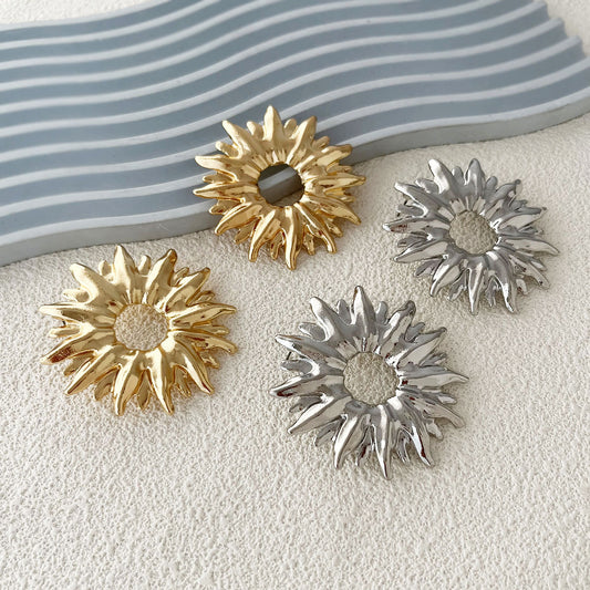 Chic Minimalist Vintage Hollow Sunflower Alloy Stud Earrings for Everyday Style – Perfect Accessory for Any Outfit