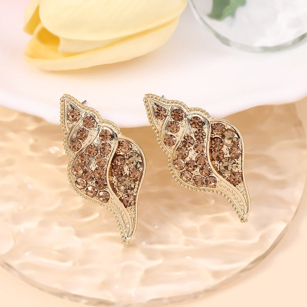 Chic Vintage Beach-Inspired Earrings with Unique Seashell Designs and Pearl Accents – Perfect for Your Next Vacation