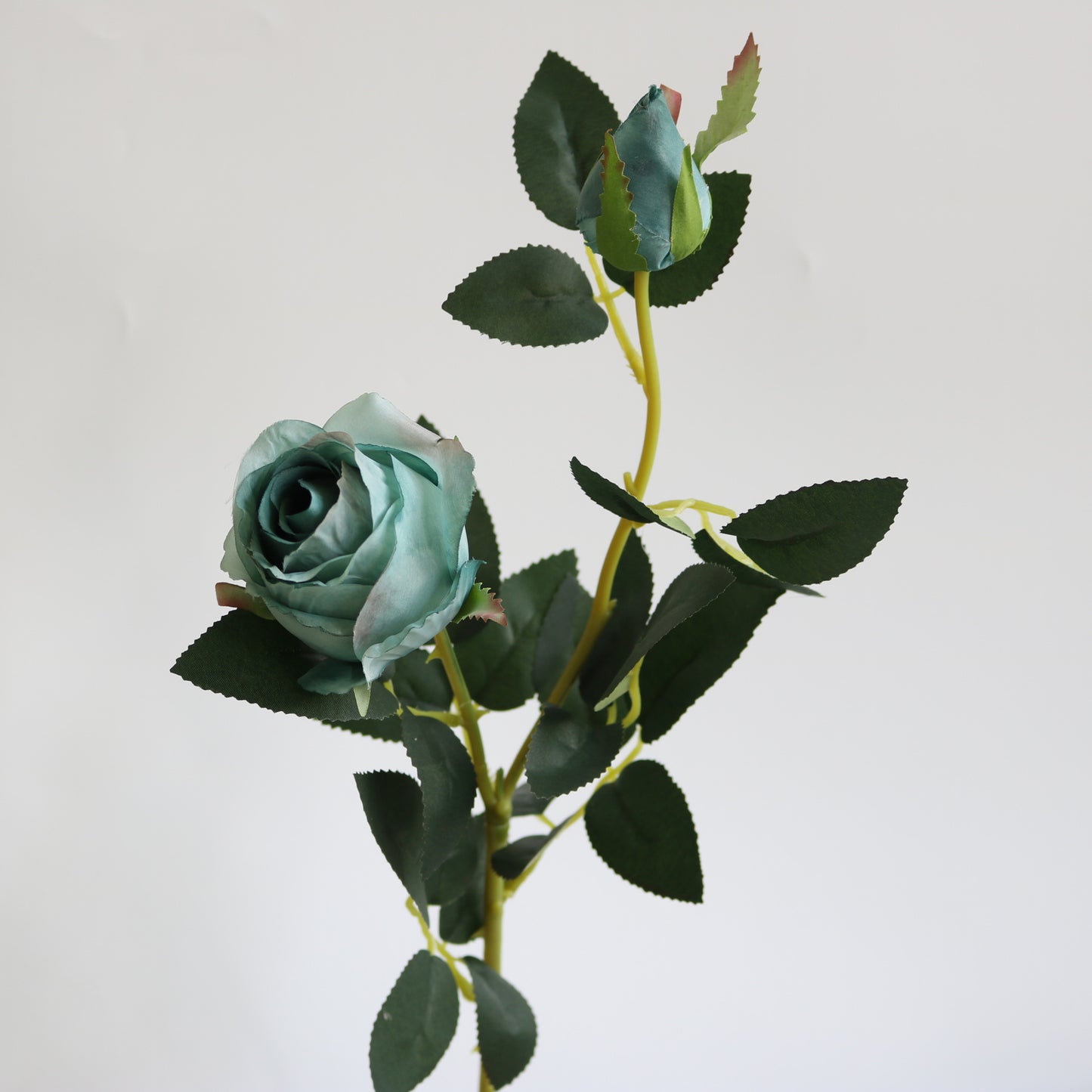 Elegant European Style Faux Bulgarian Rose for Home Décor and Wedding Celebrations - Beautifully Crafted Silk Rose Arrangement with Oil Painting Inspiration