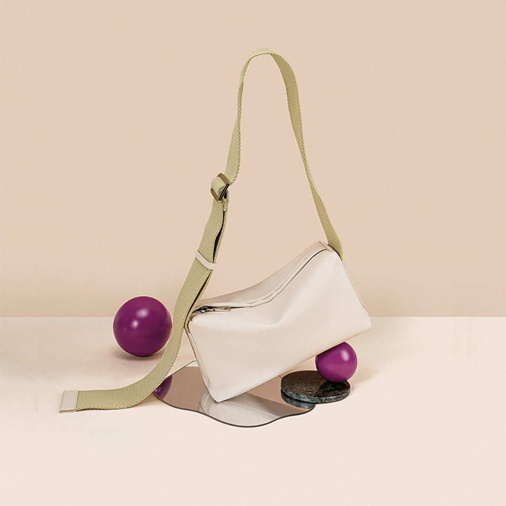 Wide Woven Shoulder Strap Women's Casual Pillow Bag Luxurious Soft Leather Crossbody Handbag for a Relaxed Chic Look