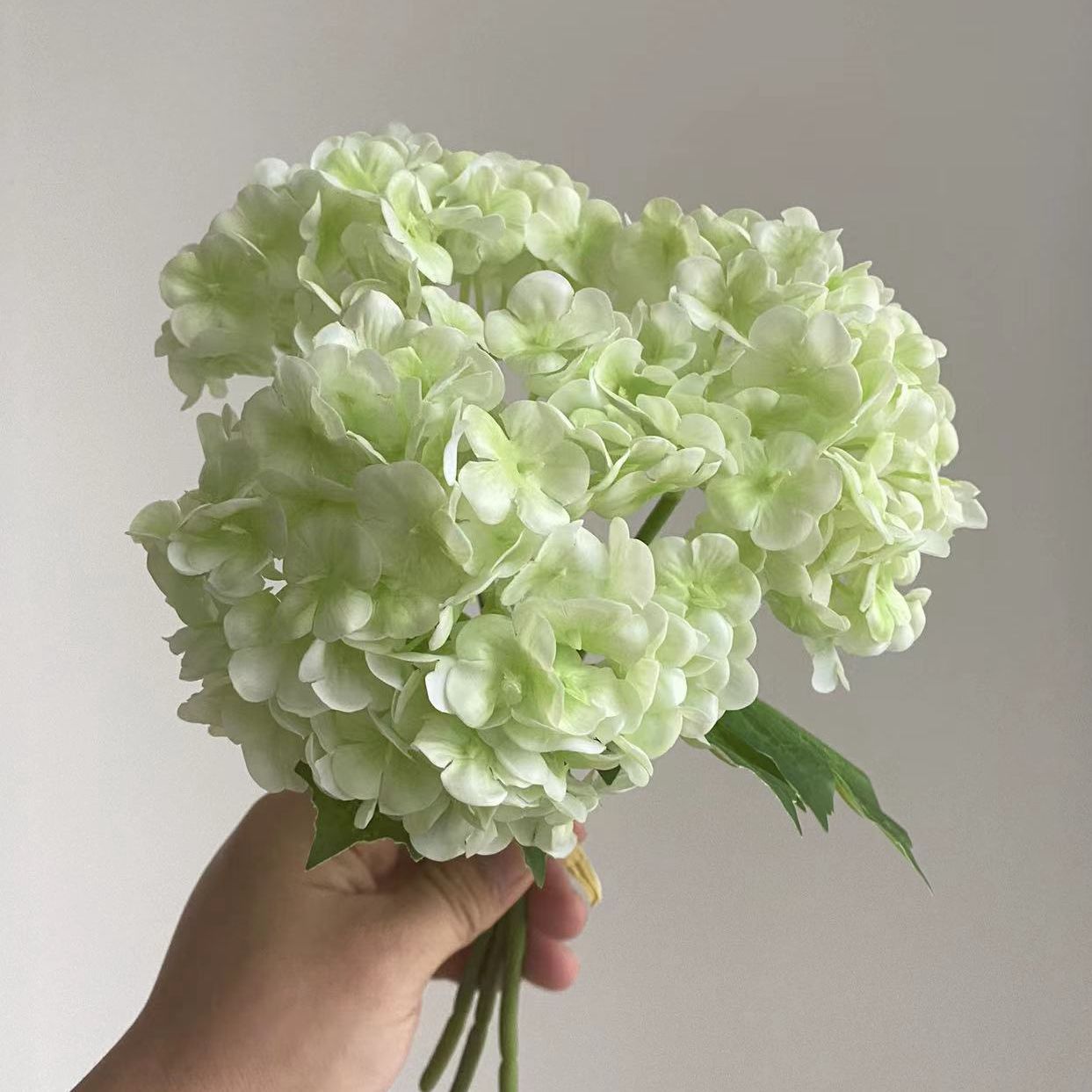 Luxurious 3D Textured Floral Bouquet - Realistic Fake Hydrangea Flowers for Stunning Wedding Arrangements and Home Decor