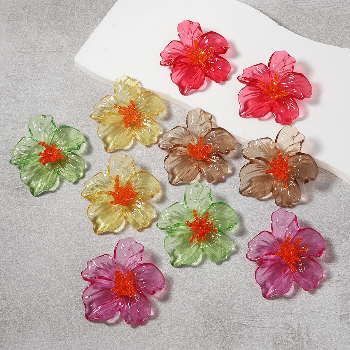 Exaggerated Personality Acrylic Transparent Flower Stud Earrings - Versatile Style for Chic Street Photography and Everyday Elegance