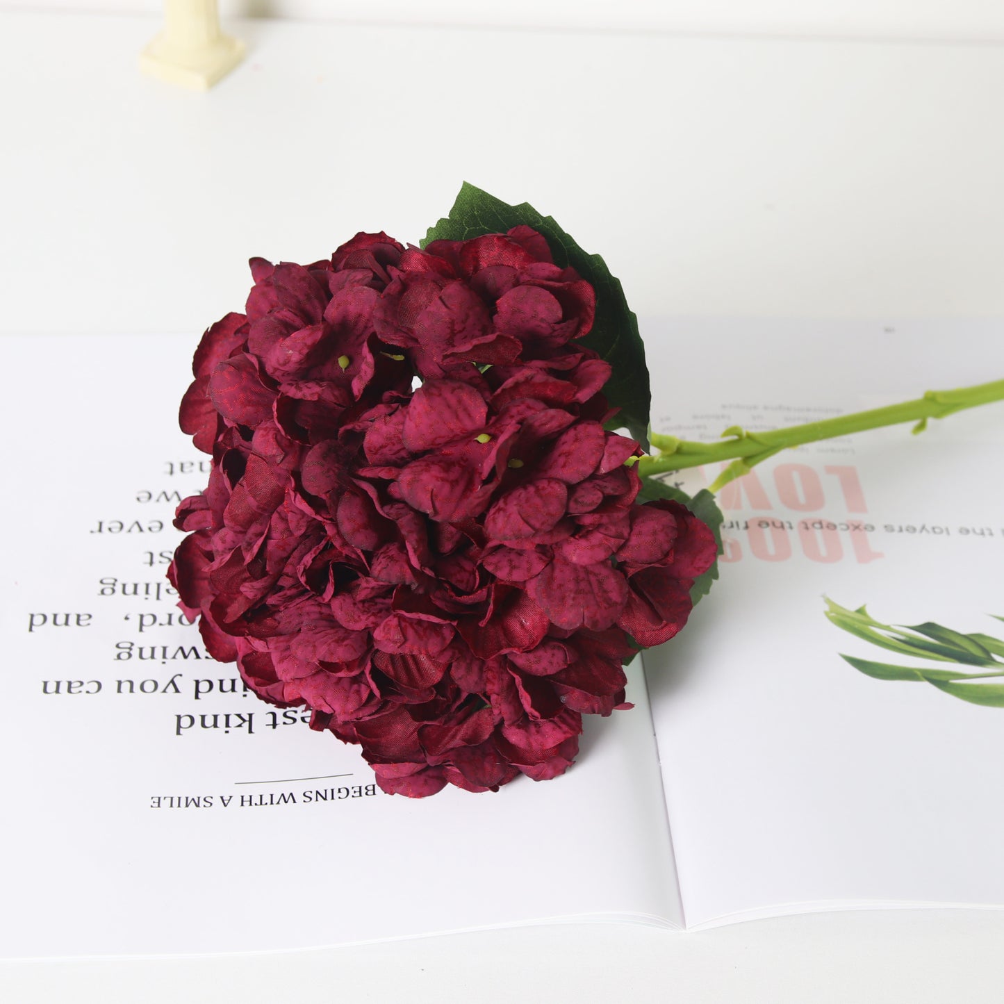 Realistic Single Stem Hydrangea Bouquet - Perfect for Wedding Scene Decor, Stunning Artificial Flowers for Celebrations, Durable and Lifelike Silk Hydrangea Blooms