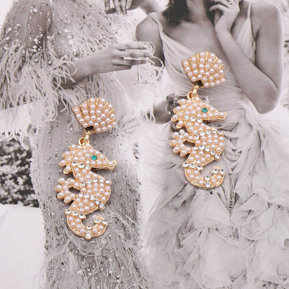 Chic  Eco-Friendly Seahorse Earrings with Pearl Accents – Unique, Luxurious, and Playful Design Perfect for Any Occasion