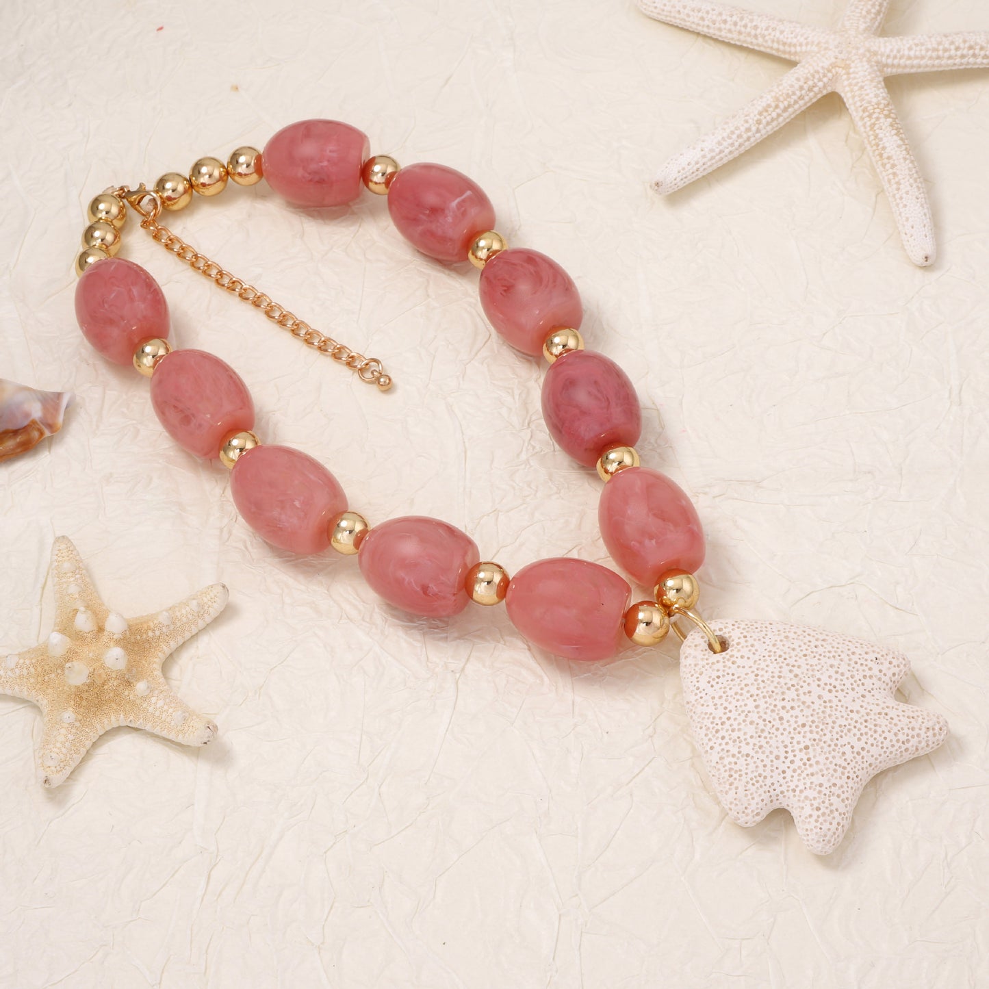 Chic Minimalist Volcanic Stone Goldfish Pendant Necklace – Versatile Sweet Resin Jewelry for Women
