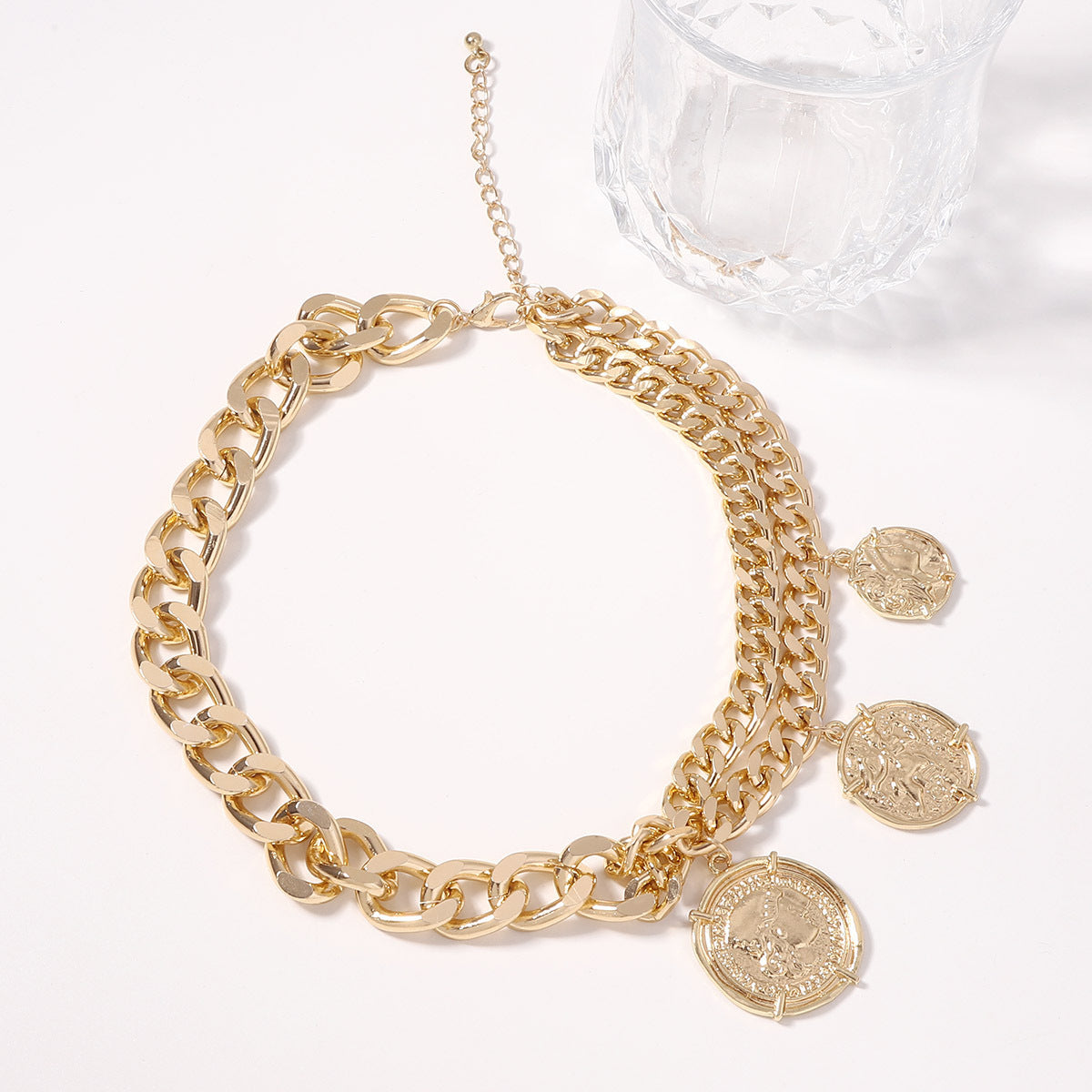 Stylish Metal Chain Coin Pendant Necklace – Unique Choker with Modern Aesthetic, Perfect for Elevating Your Look