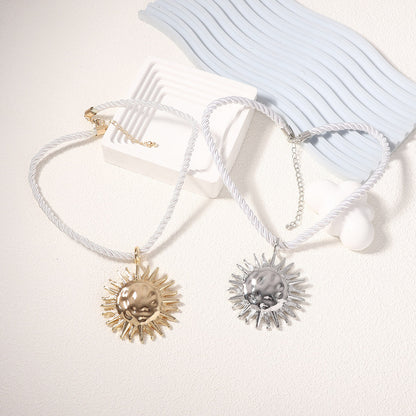 Luxurious Bohemian-Inspired Beach Resort Glamour: Exaggerated Sunflower Pendant Necklace and Earring Set – Perfect for Summer Escapes