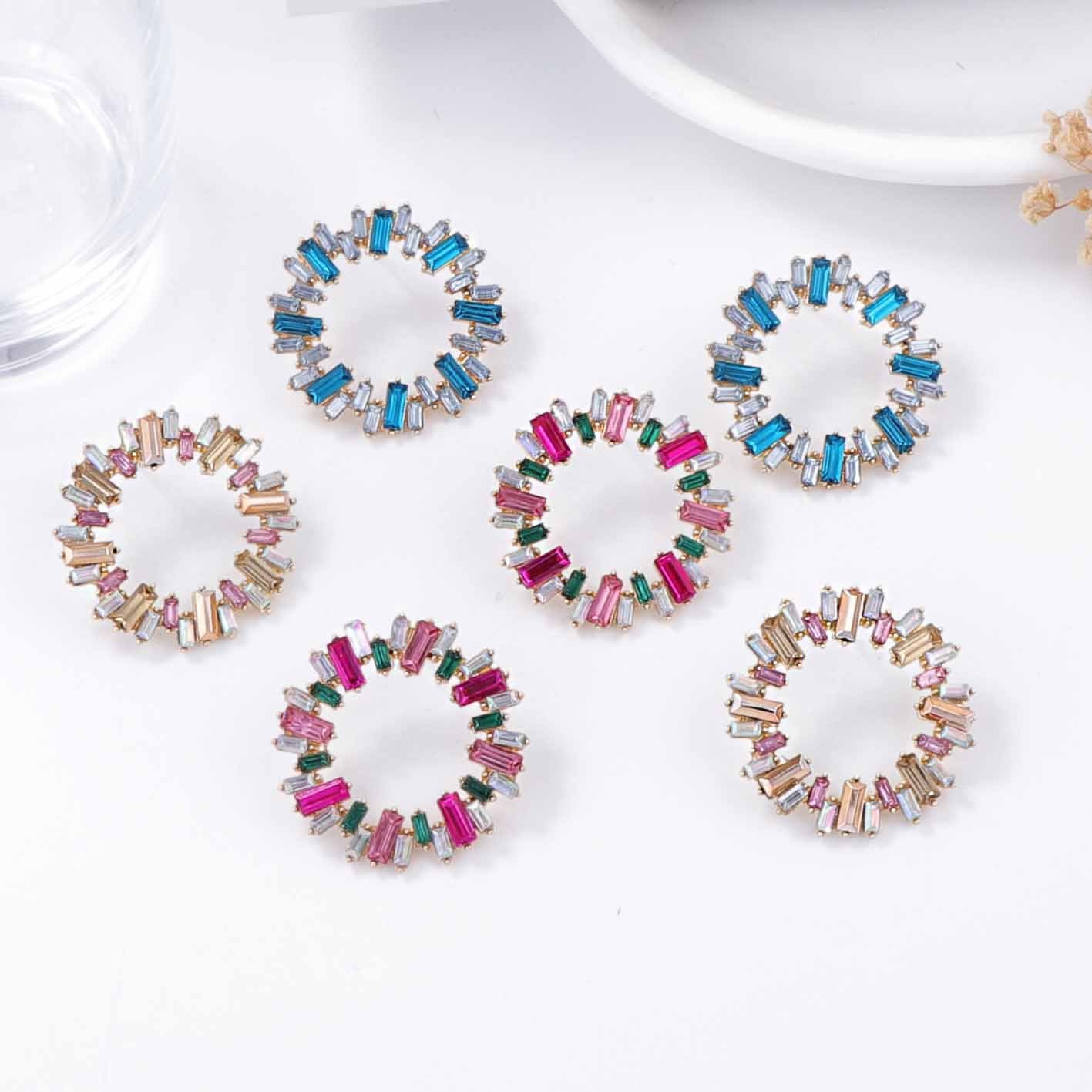 Chic Luxury Geometric Full-Diamond Sunflower Circle Stud Earrings for Women - Versatile Everyday Wear and Perfect for the Office