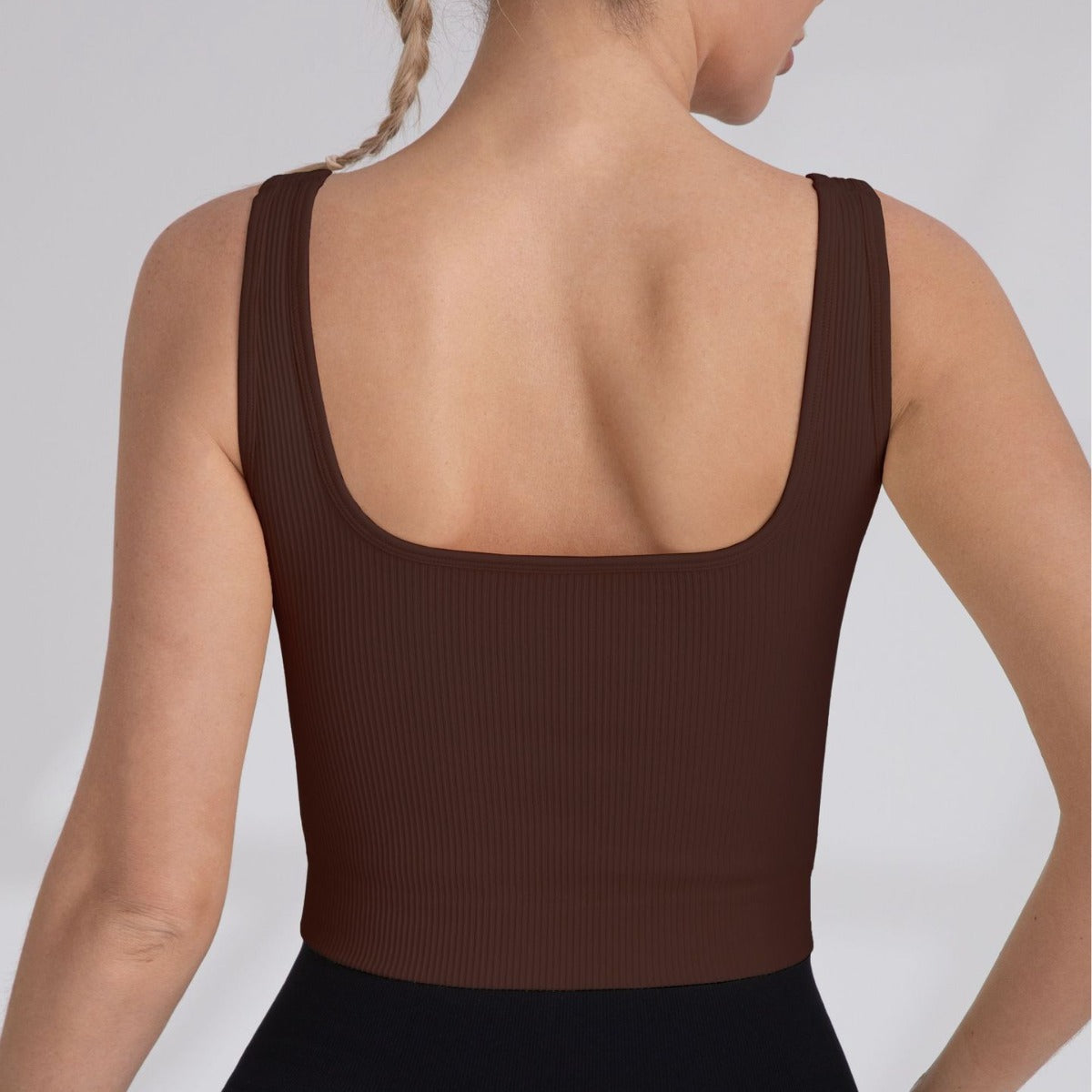 Seamless Ribbed Women's Yoga Bra for Outdoor Wear Shockproof Athletic Tank Top with Sleek Back Design Quick Dry Fabric for Running and High Impact Workouts