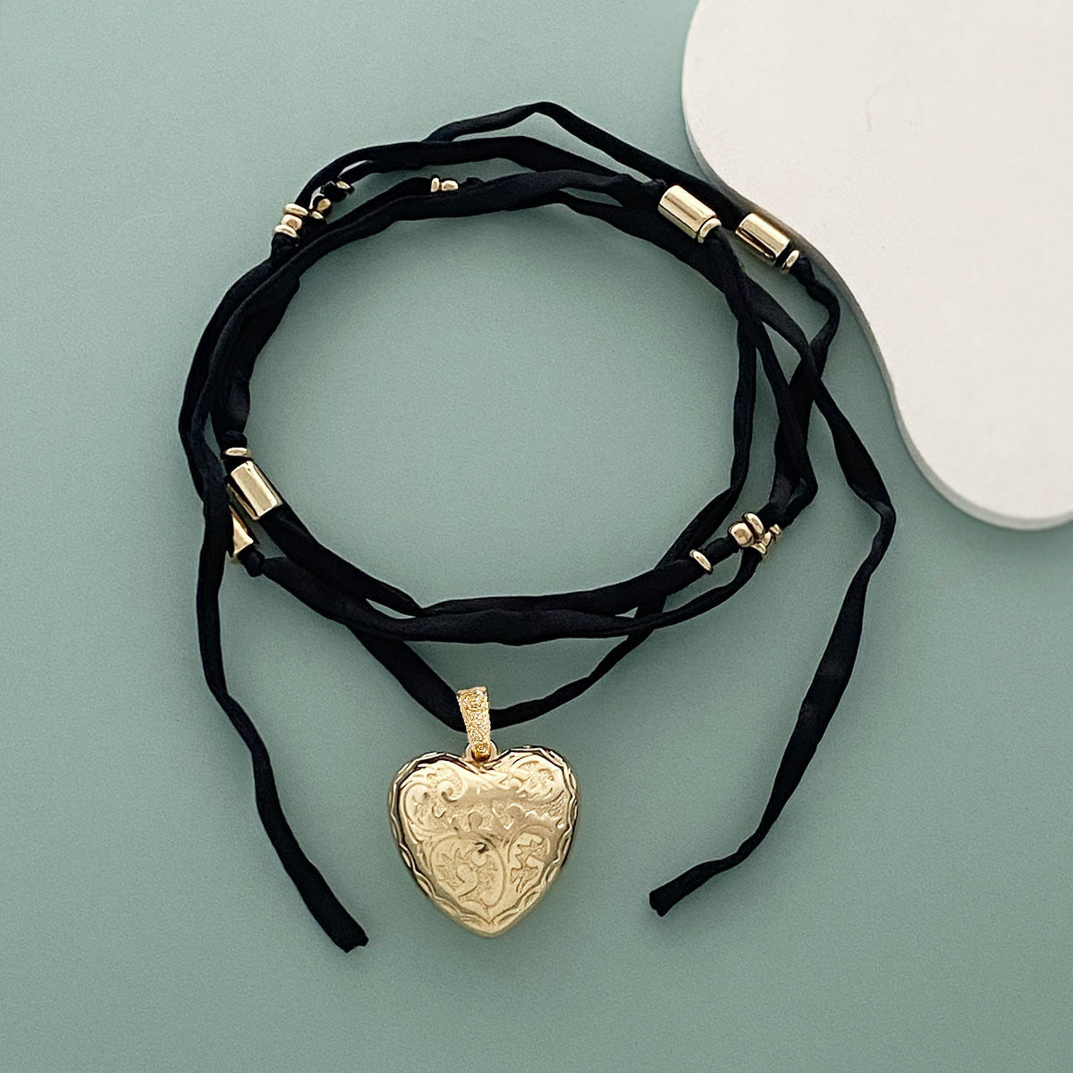 Unique 3D Heart Pendant Long Fabric Street Style Necklace for Men and Women – Perfect for Everyday Wear and Special Occasions