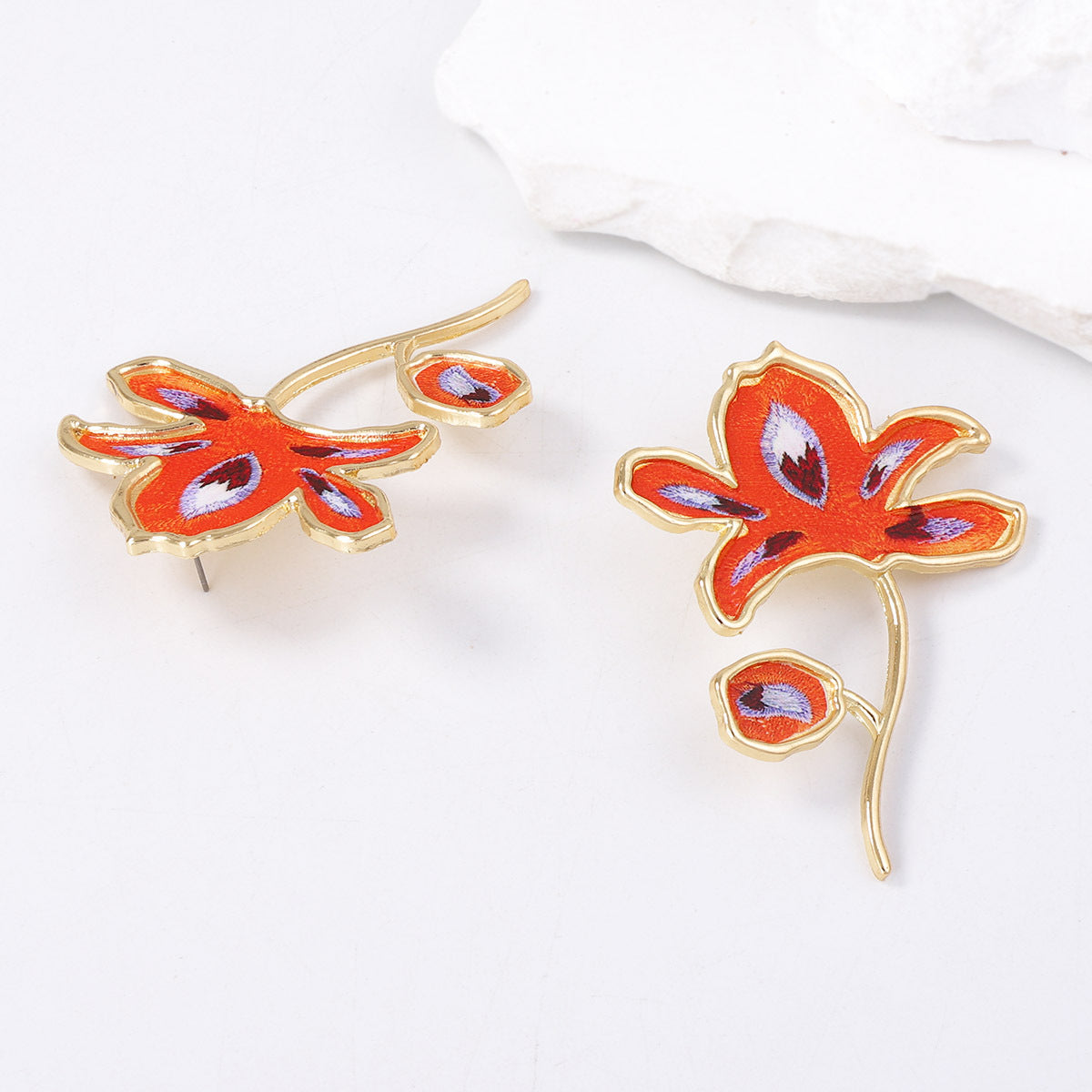 Chic Minimalist Exaggerated Design Alloy Floral Earrings - Unique Statement Jewelry for an Elegant Look
