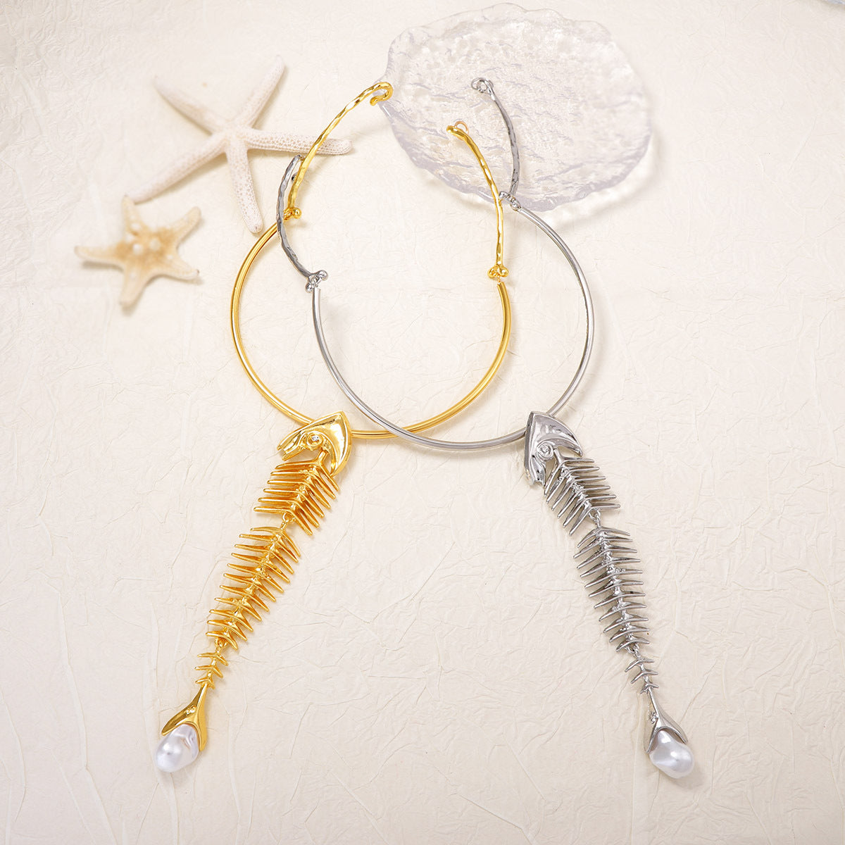 Trendy Minimalist Fishbone Pendant Choker for Women - Unique, Bold, and Fashion-Forward Design
