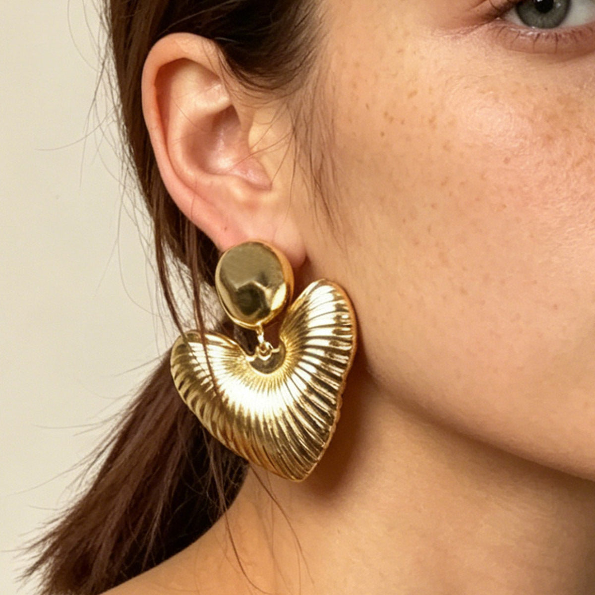 Chic Heart-Shaped Dangle Earrings for Women – Effortlessly Elegant and Versatile Casual-Commuter Jewelry for A Touch of Luxe