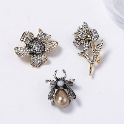 Elegant Luxury Floral and Insect Brooch Set with Sparkling Diamonds - Exquisite Design for Women