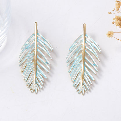 Exaggerated Minimalist Alloy Hollow Leaf Stud Earrings – Chic, Versatile Everyday Jewelry for Effortless Style