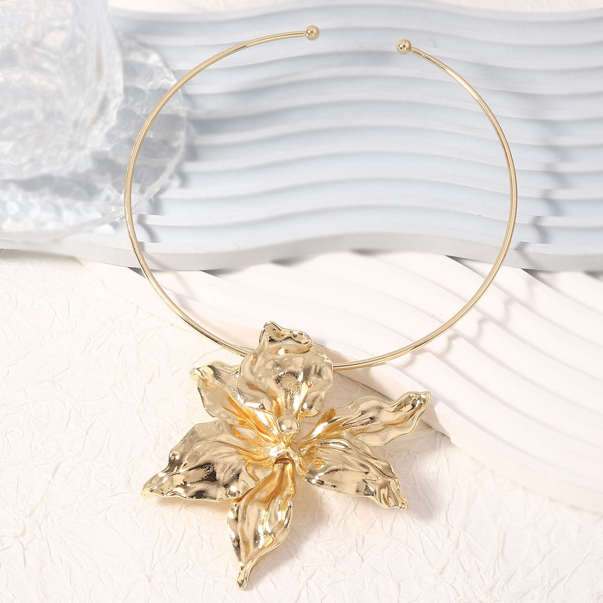 Stylish  European-Inspired Hip Hop Floral Pendant Choker with Bold 3D Design - Perfect for Fashion-Forward Women