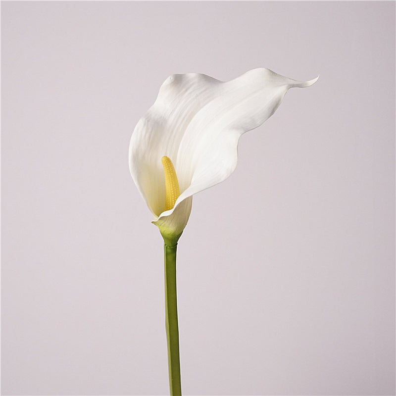 Lifelike Decorative Plastic Calla Lily Bouquet - Perfect for Living Room Decor, Weddings, and Bridesmaid Bouquets - Stunning Artificial Flower Arrangement