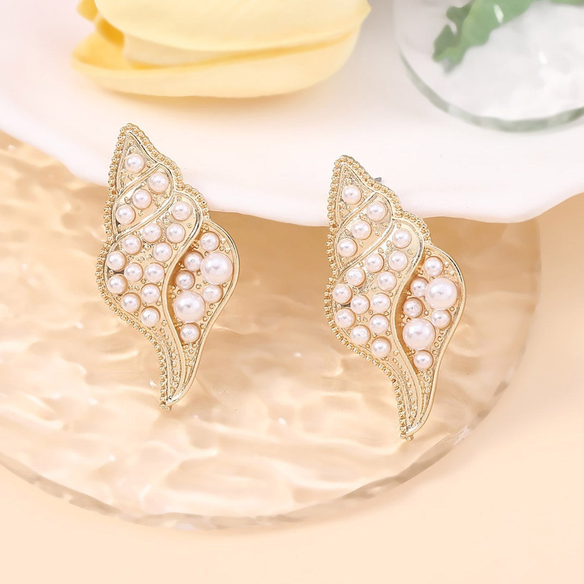 Chic Vintage Beach-Inspired Earrings with Unique Seashell Designs and Pearl Accents – Perfect for Your Next Vacation