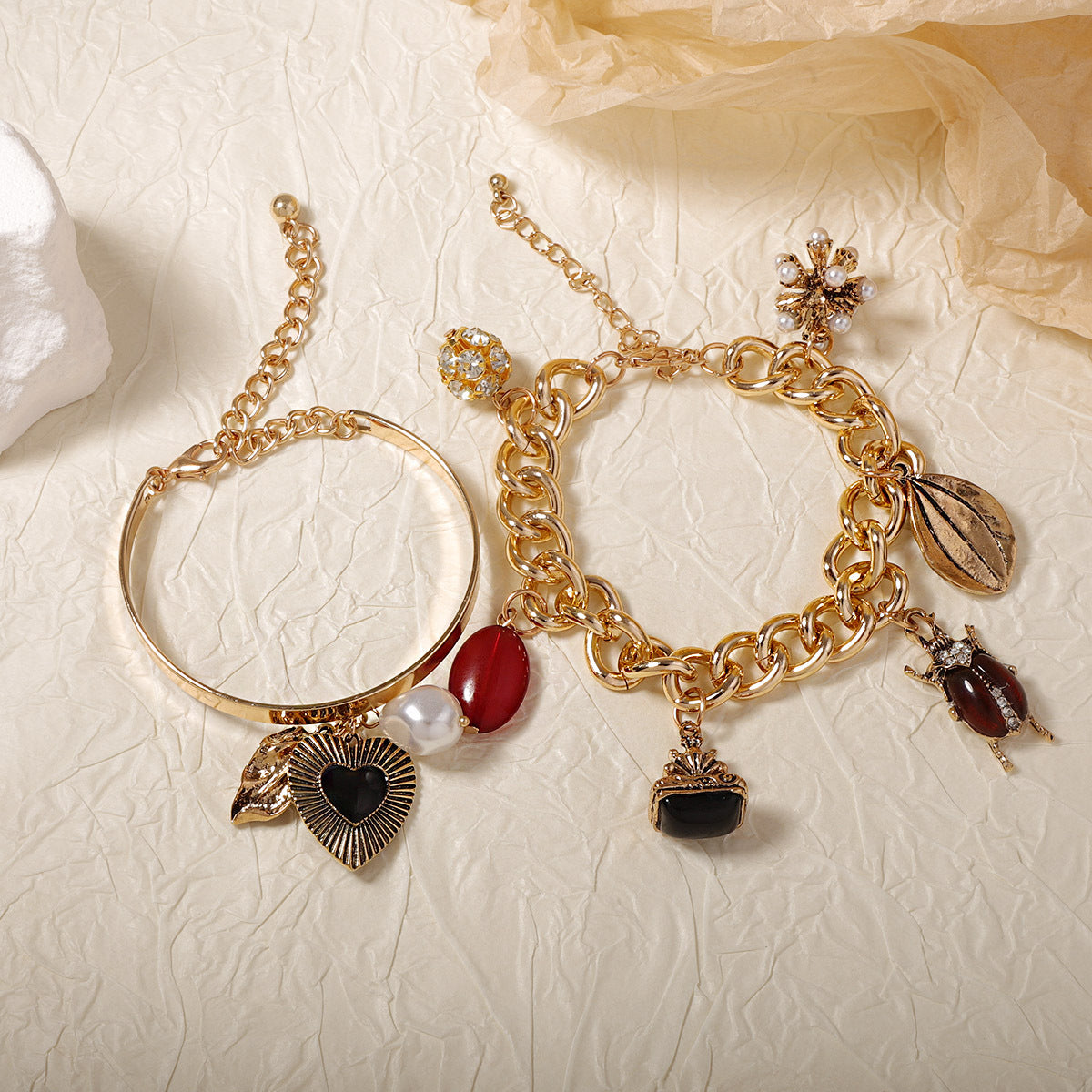 Unique Vintage-Inspired Double Layer Heart and Insect Pendant Chain Bracelet - Versatile Casual Accessory for Any Occasion