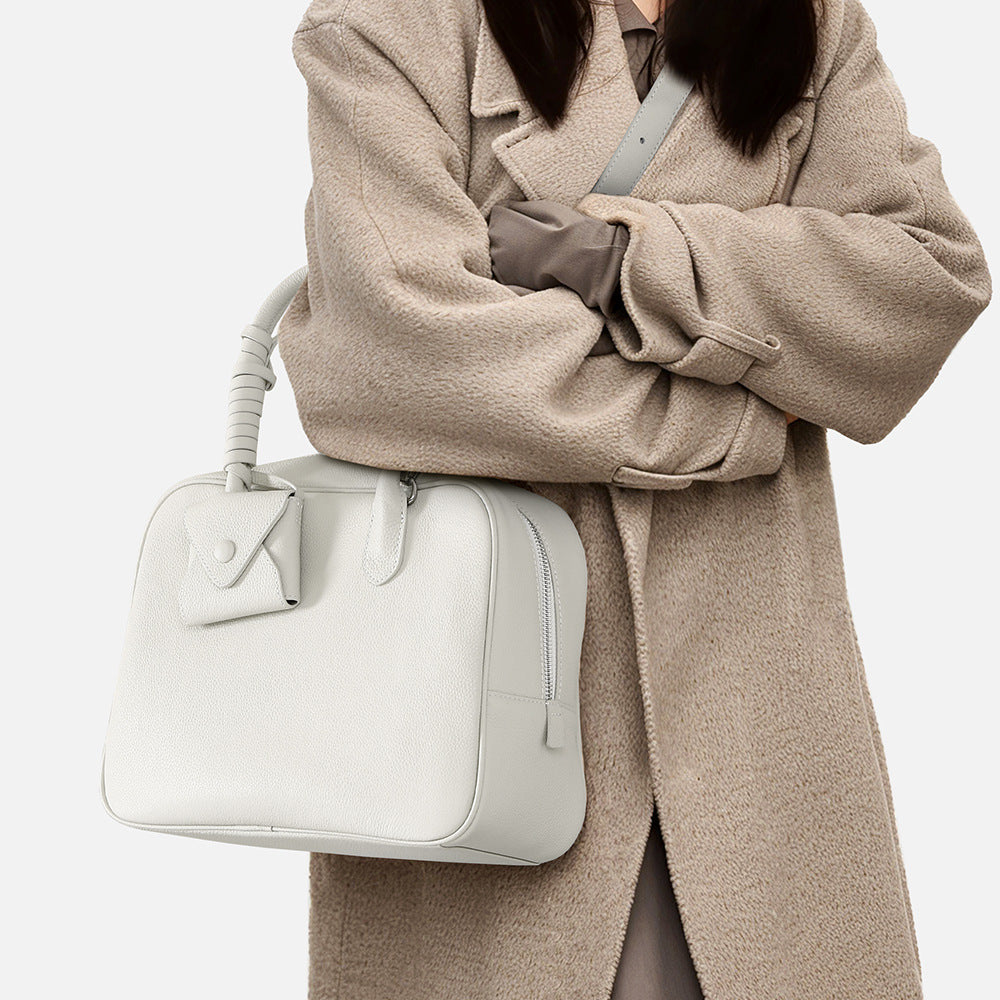 Elegant Women's Genuine Leather Crossbody Bag Chic Urban Style Shoulder Bag for Everyday Versatility and Effortless Fashion