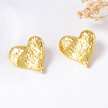 Chic Minimalist Punk-Style Heart-Shaped Alloy Earrings for Women – Versatile Retro Casual Design with Unique Textured Finish